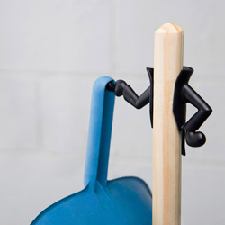 Mr.Brooman-Dustpan Hanger