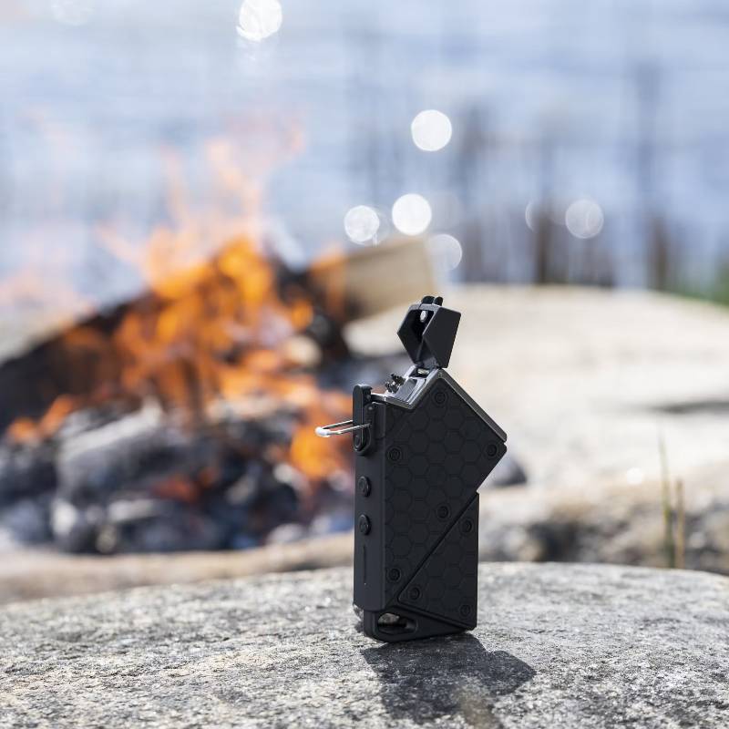 Kaari Loimu XPOWER Feuerzeug mit Taschenlampe und Ladegert