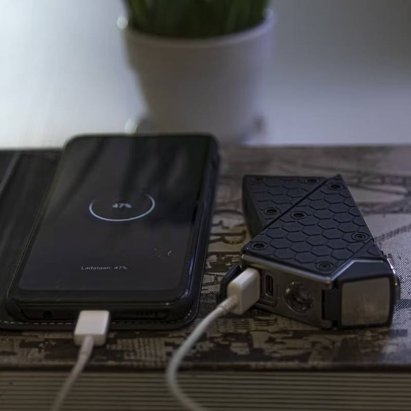 Kaari Loimu XPOWER Feuerzeug mit Taschenlampe und Ladegert