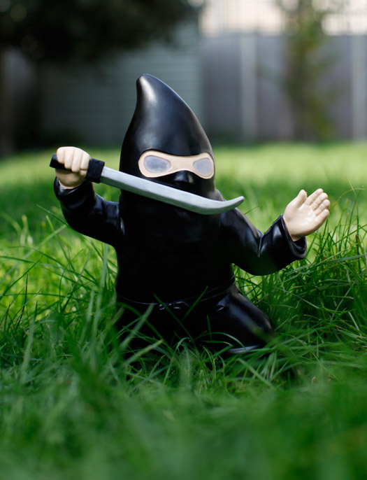 Leuchtender Ninja Gartenzwerg