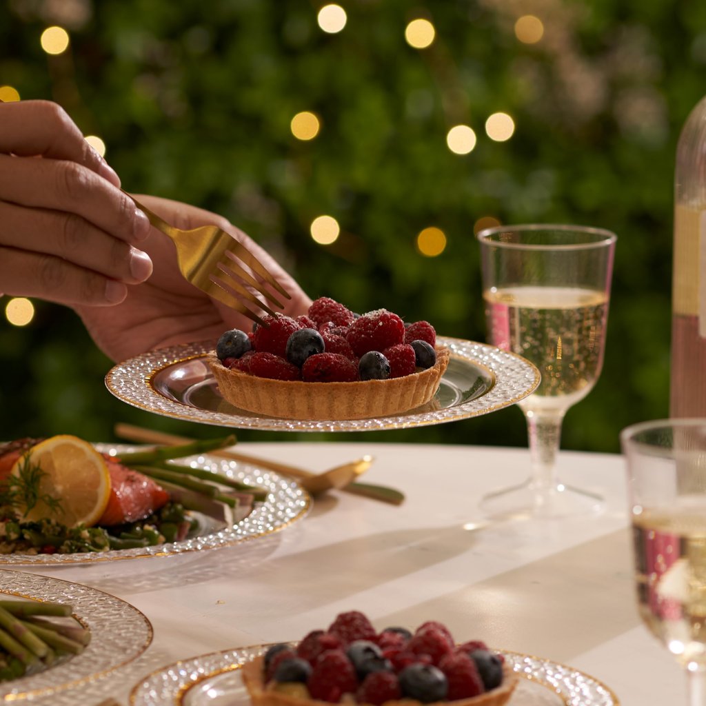 Plastik-Dessertteller mit geh�mmertem Goldrand