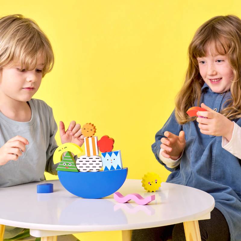 Gioco di Impilamento in Legno TeeterTotterShape