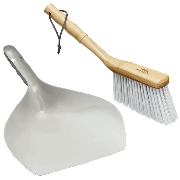 Living Nostalgia Traditional Dustpan and Brush Set