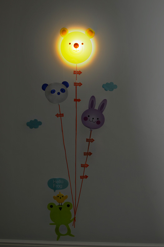 Kindermesslatte mit Wandstickern und Nachtlicht