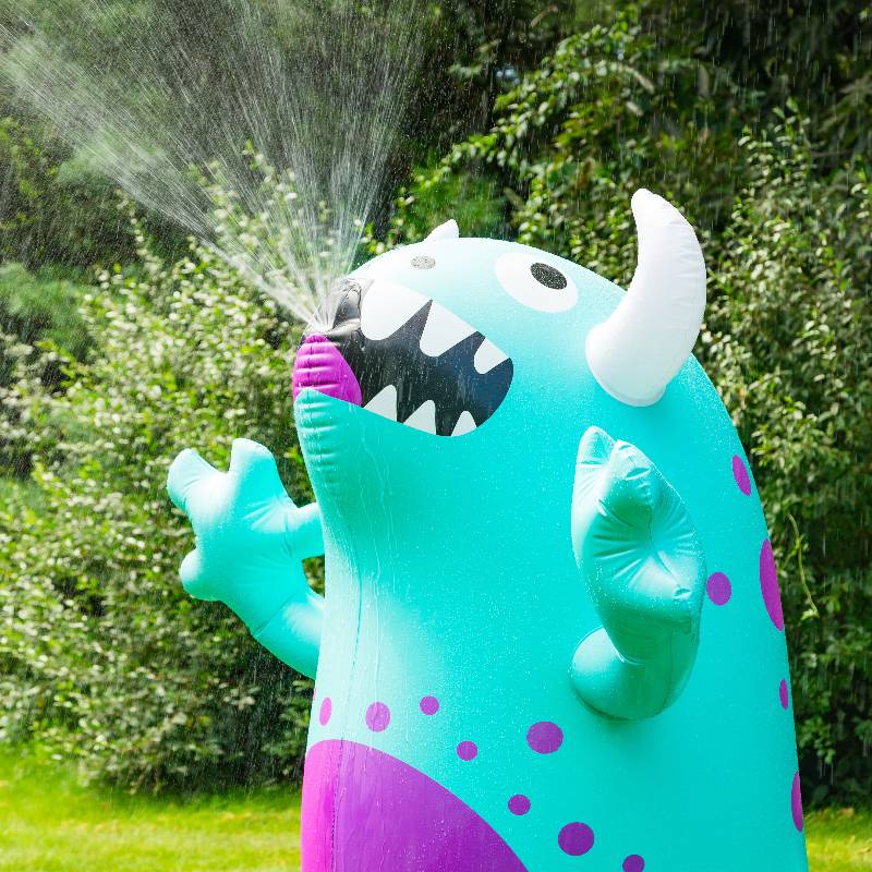 Riesiger Monster-Gartensprinkler