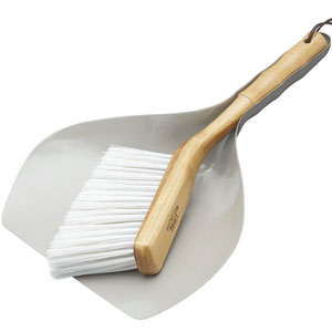 Living Nostalgia Traditional Dustpan and Brush Set