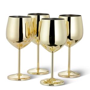 Goldene Weinglser aus Edelstahl