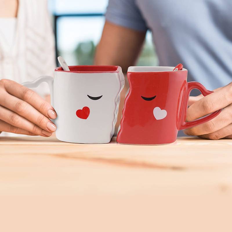 Kissing Cups  Tasses Romantiques